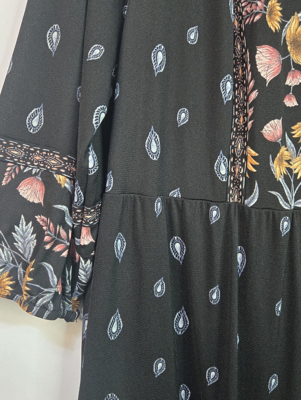 STYLE & CO Size 2X Black Floral Tiered 3/4 Sleeve V-neck Dress,  Covered Buttons - Picture 4 of 12